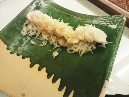 Fresh Scallops accompanied with Pomelo Fresh Scallops accompanied with Pomelo